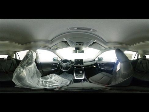 Used 2025 Toyota RAV4 XLE Premium image 33