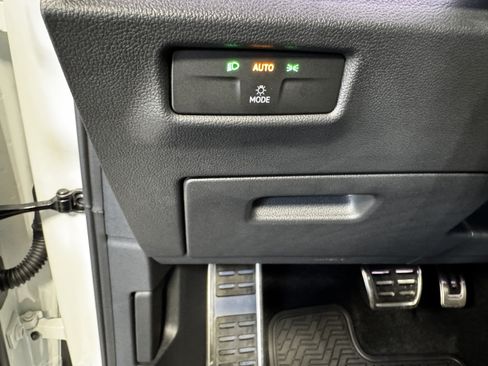Used 2025 Volkswagen Tiguan SE R-Line AWD/4WD image 21