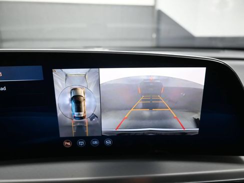 Used 2024 Cadillac Lyriq Luxury RWD image 7