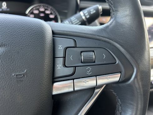 Used 2025 Cadillac XT6 Luxury image 26