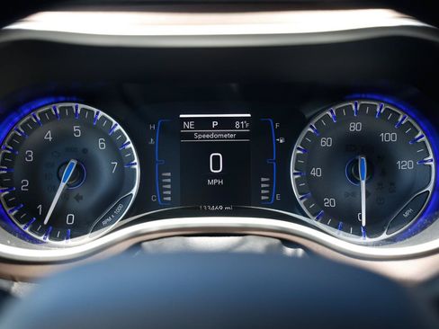Used 2019 Chrysler Pacifica Touring-L FWD image 31