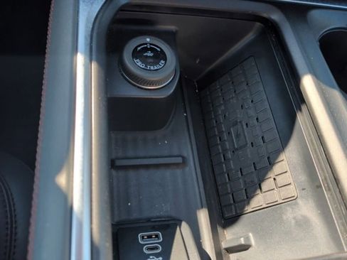 Used 2025 Ford Expedition Active image 12