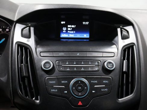 Used 2018 Ford Focus SE w/ Cold Weather Package image 25