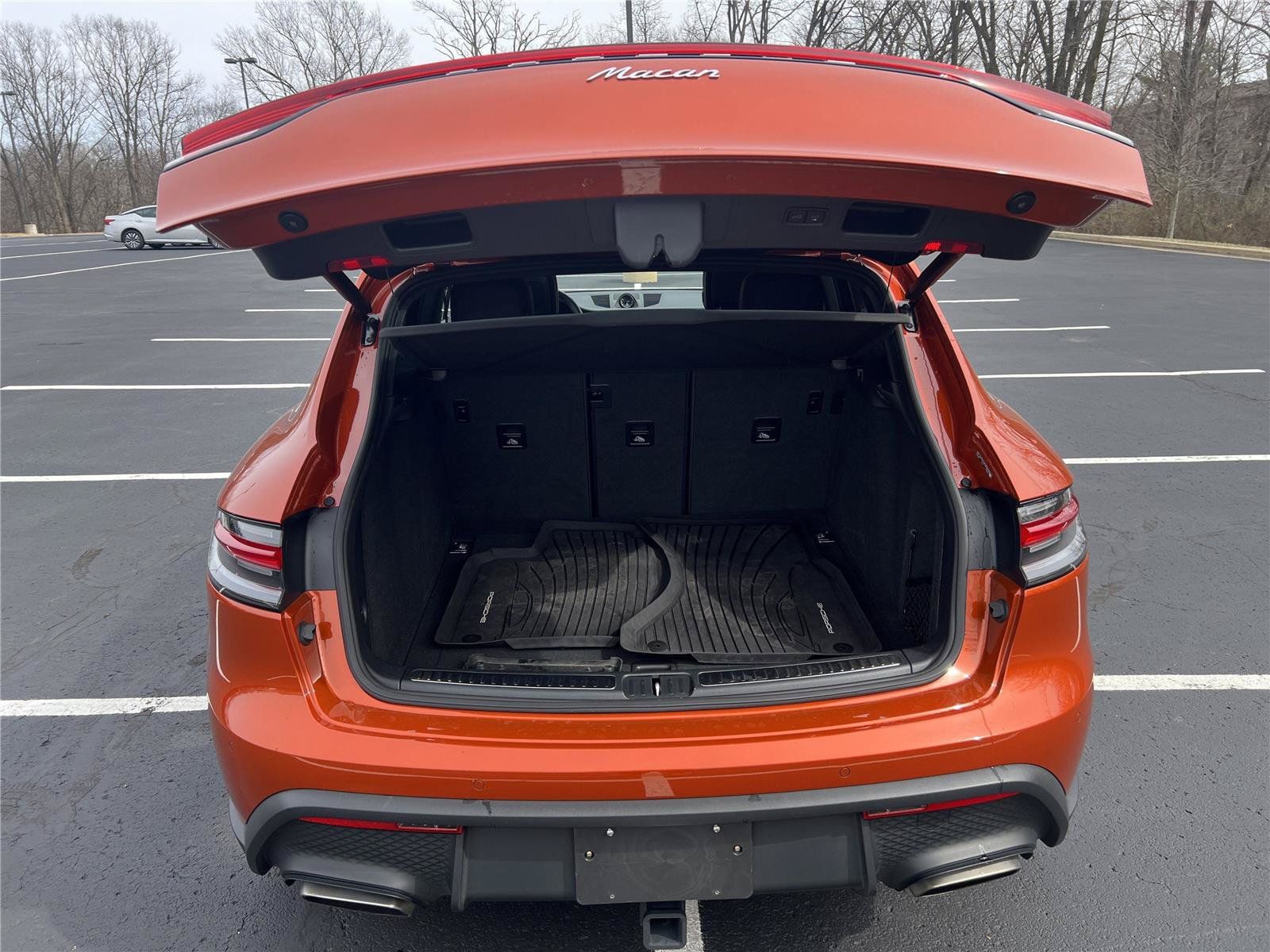 Used 2024 Porsche Macan AWD/4WD image 29