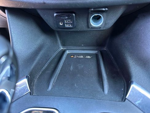 Used 2023 Chevrolet Traverse RS image 30