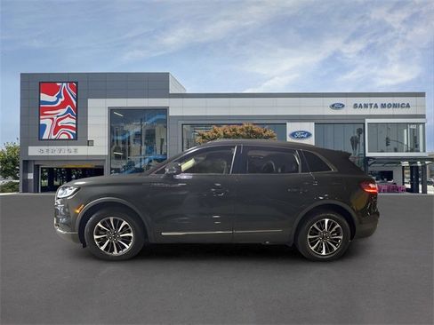 Used 2023 Lincoln Nautilus AWD image 6