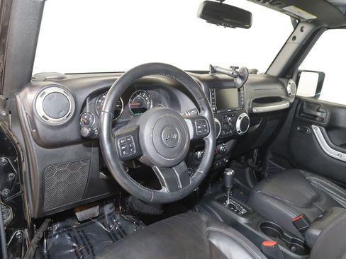 Used 2017 Jeep Wrangler Unlimited Sahara w/ Connectivity Group image 22