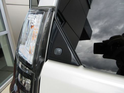 Used 2023 Lexus GX 460 Luxury w/ Sport Design Package AWD/4WD image 60