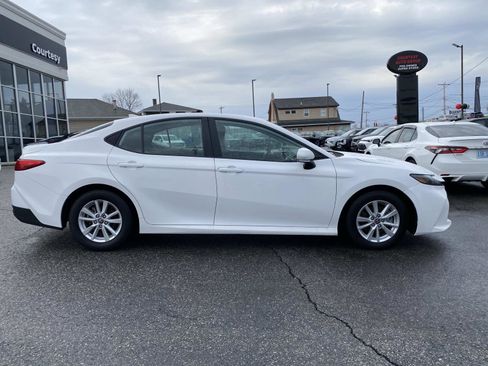 Used 2025 Toyota Camry LE image 6