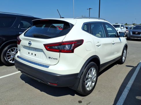 Used 2022 Nissan Rogue Sport SV w/ Technology Package AWD/4WD image 2