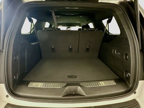 Used 2024 Chevrolet Suburban Premier image 31