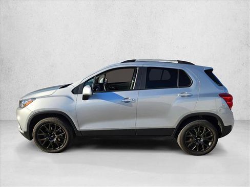 Used 2022 Chevrolet Trax LT w/ Sport Edition image 9