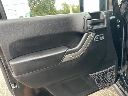 Used 2015 Jeep Wrangler Unlimited Sport image 28