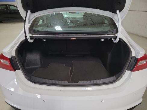 Used 2025 Chevrolet Malibu LT FWD image 9