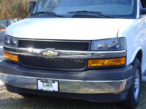 Used 2024 Chevrolet Express 2500 w/ Driver Convenience Package image 28