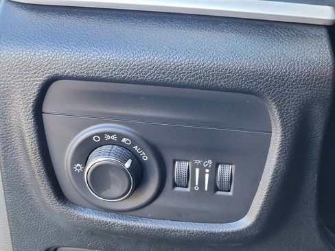 Used 2023 Jeep Grand Cherokee L Laredo image 29