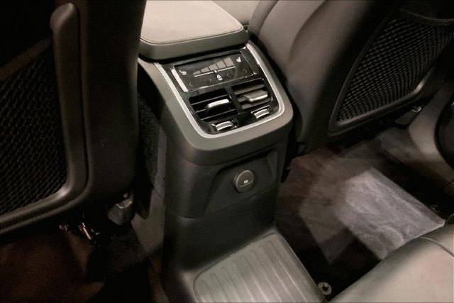 Certified 2024 Volvo XC90 T8 Ultimate w/ Lounge Package AWD/4WD image 37