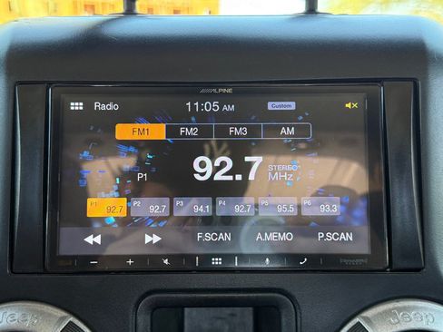 Used 2016 Jeep Wrangler Sport w/ Connectivity Group AWD/4WD image 14
