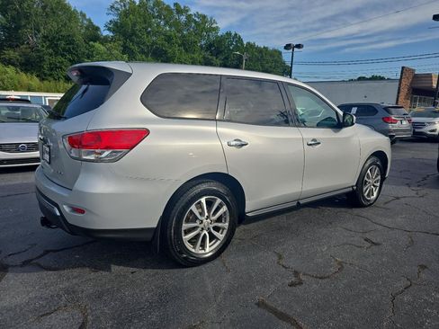 Used 2014 Nissan Pathfinder S AWD/4WD image 6
