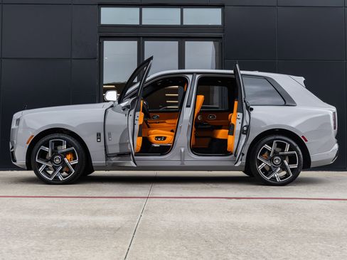 New 2026 Rolls-Royce Cullinan Black Badge image 11