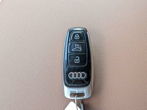 Used 2025 Audi Q8 Premium Plus AWD/4WD image 32