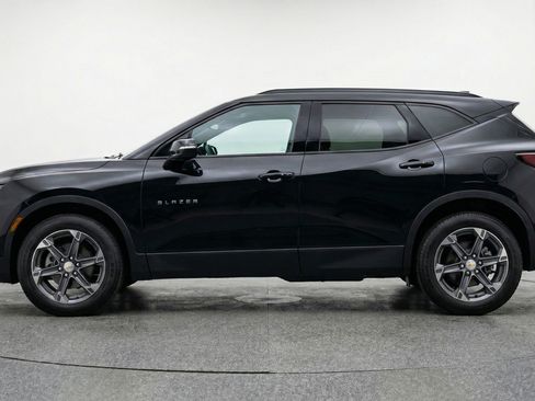 Used 2025 Chevrolet Blazer LT FWD image 5