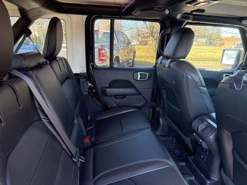Used 2022 Jeep Wrangler Unlimited Sahara image 13