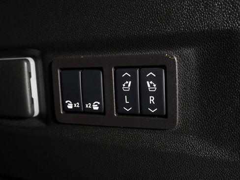 Used 2025 GMC Yukon Denali Ultimate image 18