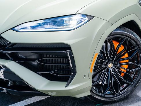 Used 2025 Lamborghini Urus SE AWD/4WD image 3