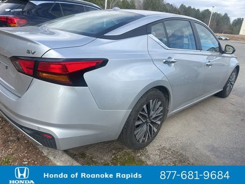 Used 2024 Nissan Altima 2.5 SV image 4