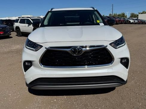 Used 2026 Toyota Highlander Platinum AWD/4WD image 8