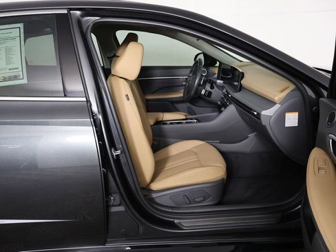 Used 2025 Hyundai Sonata Limited FWD image 34