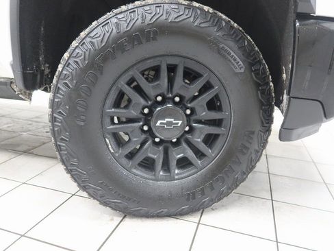 Used 2025 Chevrolet Silverado 2500 ZR2 w/ Technology Package AWD/4WD image 7