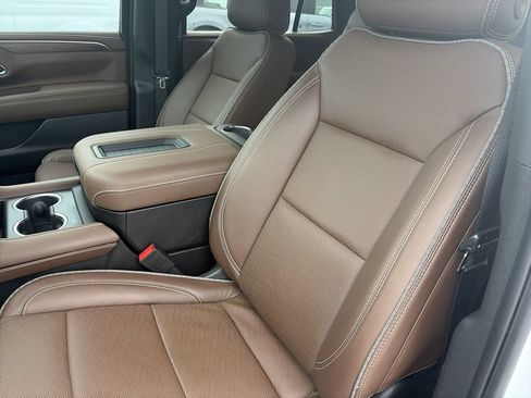 Used 2023 Chevrolet Tahoe High Country w/ Premium Package RWD image 12
