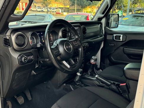 Used 2022 Jeep Gladiator Sport image 22