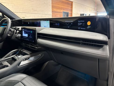 Used 2024 Lincoln Nautilus Reserve w/ Equipment Group 202A image 23