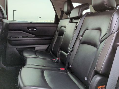 Used 2023 Nissan Pathfinder SL FWD image 37