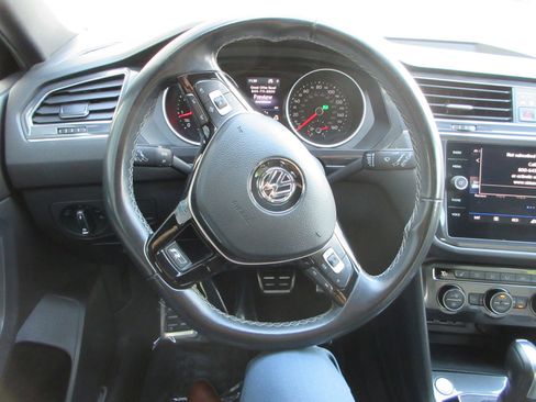 Used 2020 Volkswagen Tiguan SE R-Line AWD/4WD image 38
