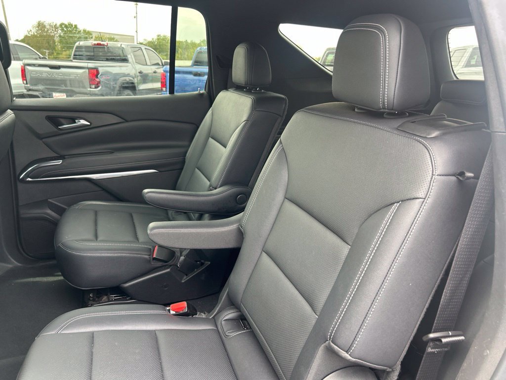 Used 2025 Chevrolet Traverse LT FWD image 31