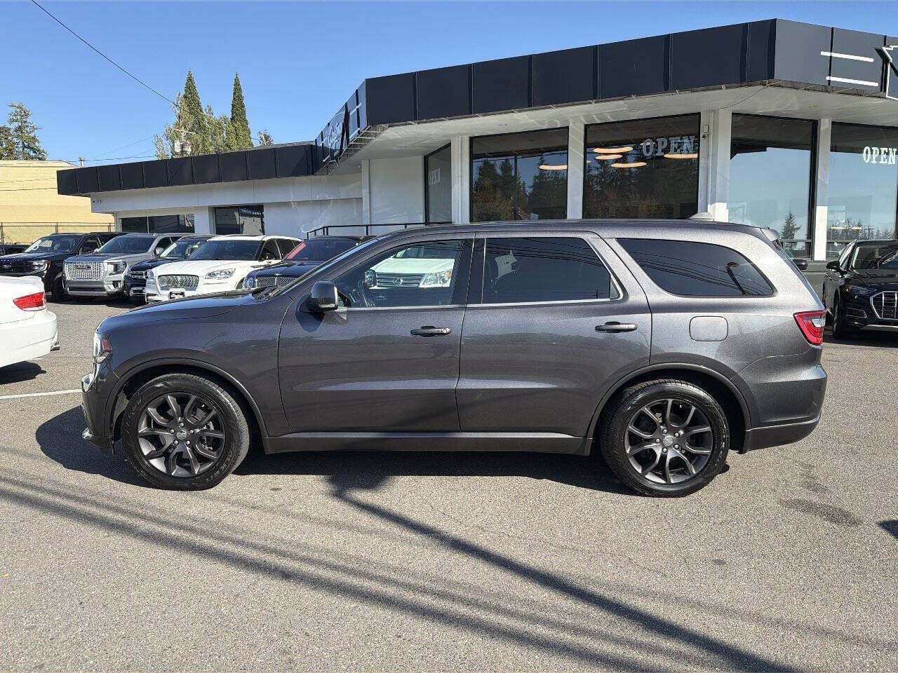 Used 2017 Dodge Durango R/T AWD/4WD image 2