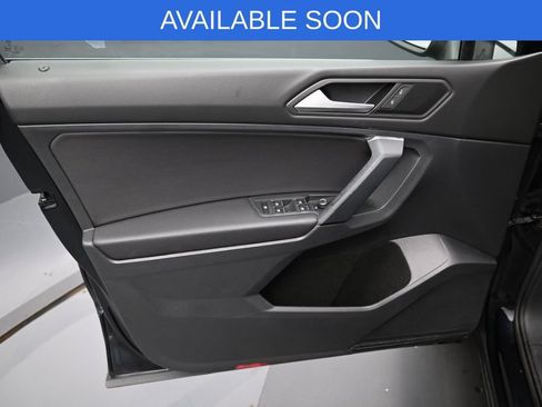 Used 2019 Volkswagen Tiguan SE AWD/4WD image 11