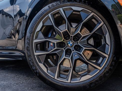 Used 2025 BMW X7 M60i image 32