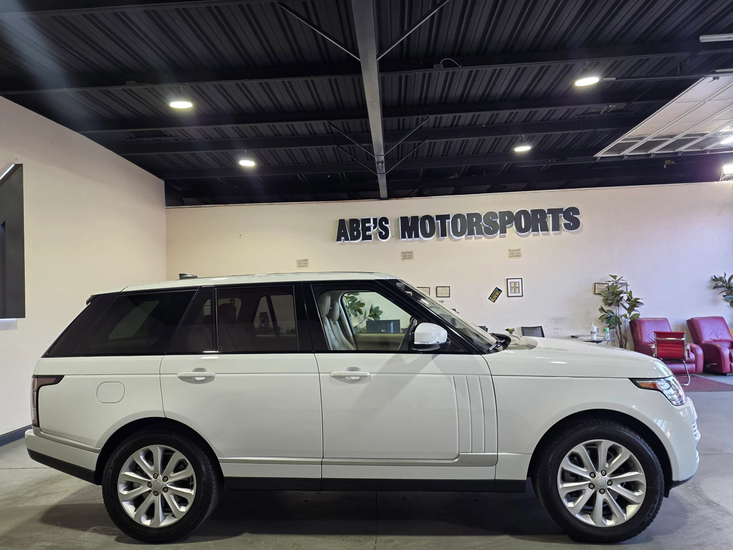 Used 2017 Land Rover Range Rover HSE AWD/4WD image 9