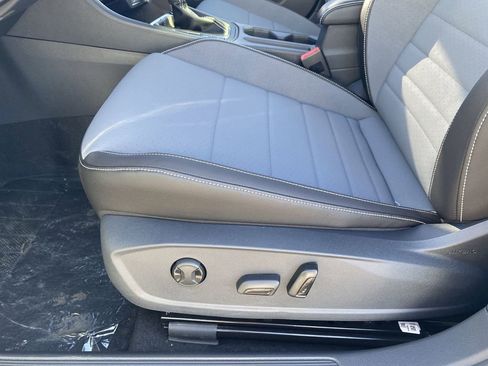 New 2026 Volkswagen Jetta SE FWD image 16