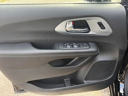 New 2026 Chrysler Pacifica Limited FWD image 22