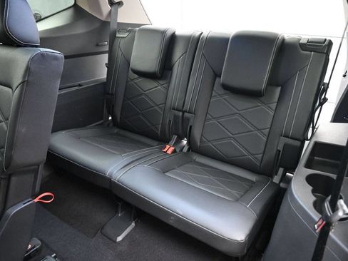 Used 2025 Volkswagen Atlas SE FWD image 16