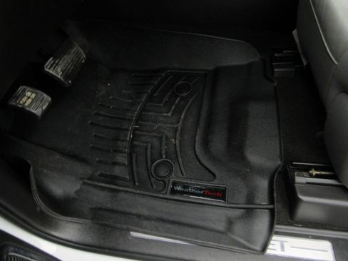 Used 2018 Chevrolet Suburban LT RWD image 29
