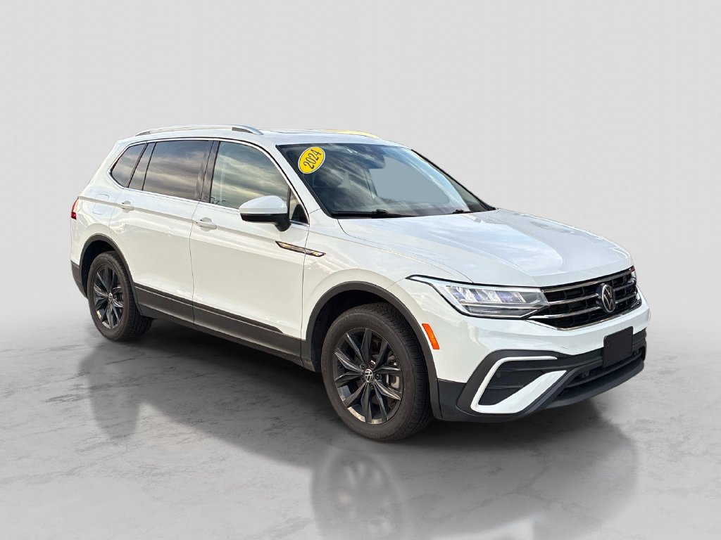 Used 2024 Volkswagen Tiguan SE FWD image 3
