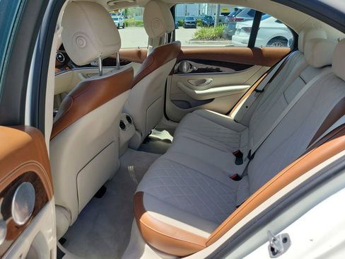 Used 2019 Mercedes-Benz E 300 4MATIC image 12