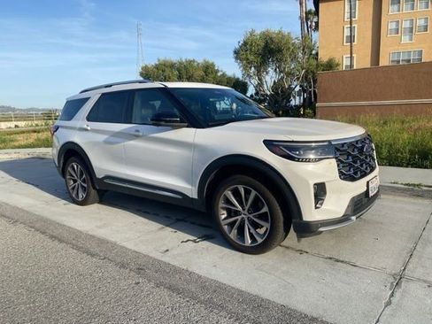 Used 2025 Ford Explorer Platinum w/ Ultimate Package image 2